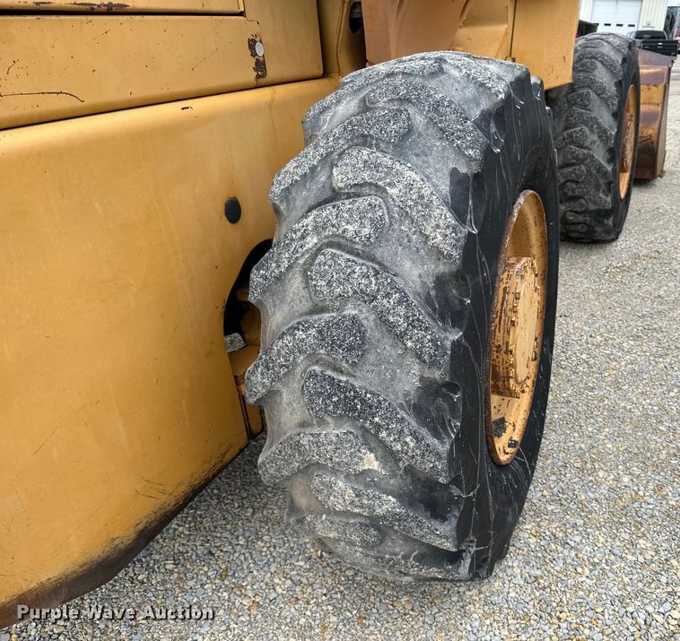 image for item DQ0759 1996 Case 621B wheel loader