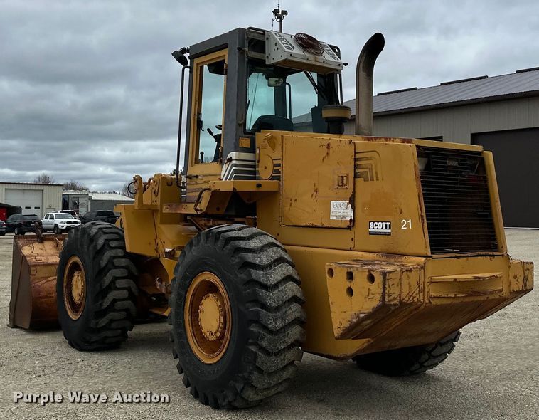 image for item DQ0765 1996 Case 621B wheel loader