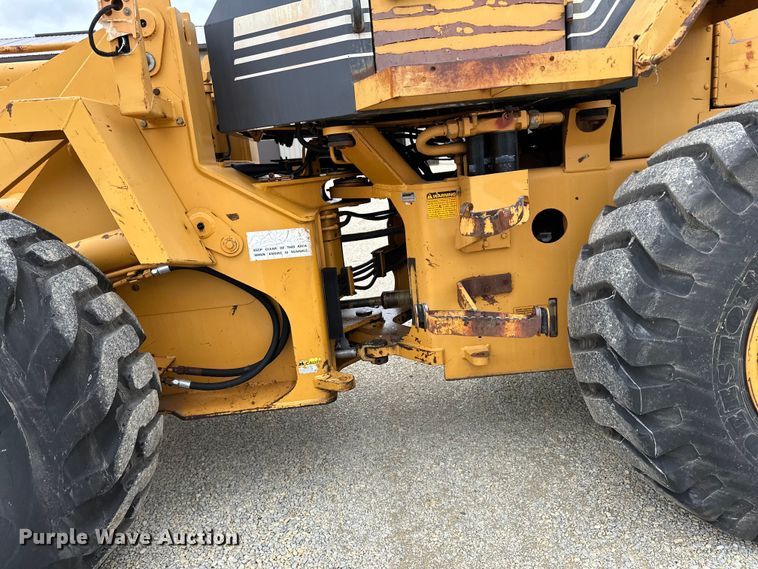 image for item DQ0765 1996 Case 621B wheel loader