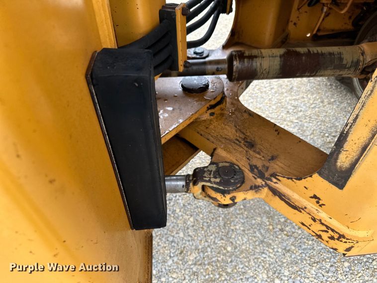 image for item DQ0765 1996 Case 621B wheel loader