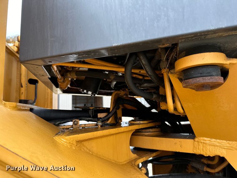 image for item DQ0765 1996 Case 621B wheel loader