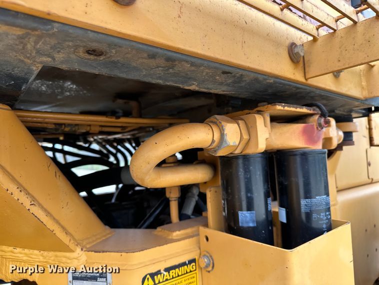image for item DQ0765 1996 Case 621B wheel loader