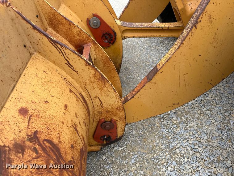 image for item DQ0765 1996 Case 621B wheel loader