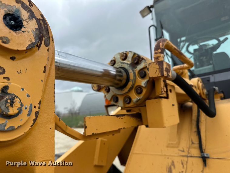 image for item DQ0765 1996 Case 621B wheel loader