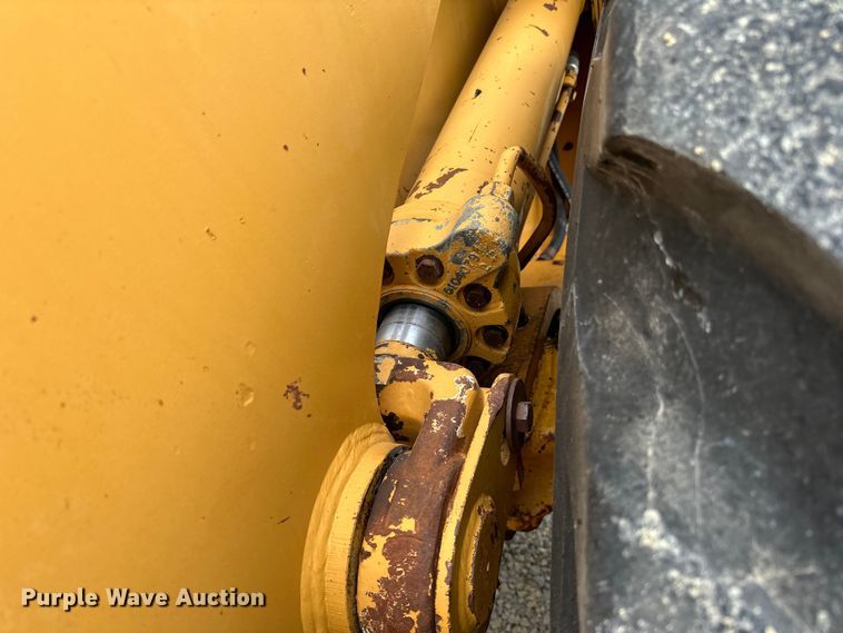 image for item DQ0765 1996 Case 621B wheel loader