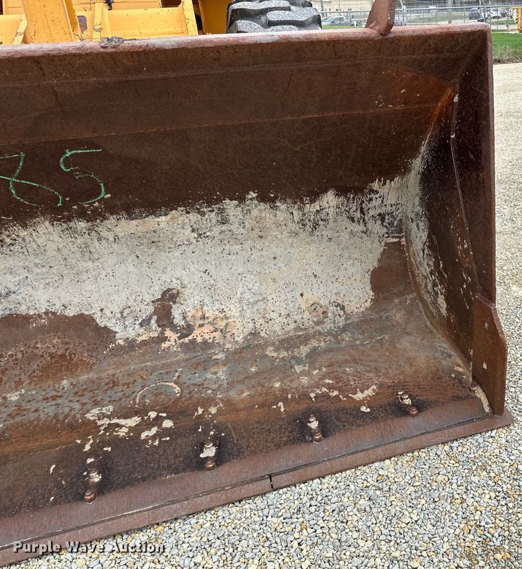 image for item DQ0765 1996 Case 621B wheel loader