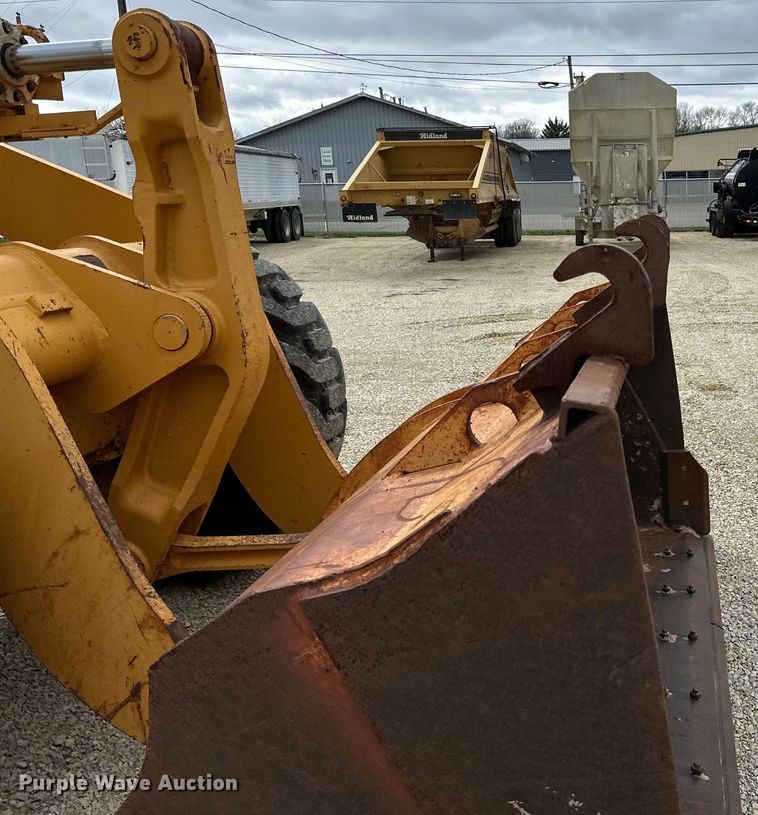 image for item DQ0765 1996 Case 621B wheel loader