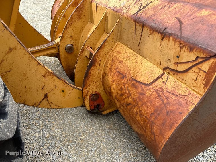 image for item DQ0765 1996 Case 621B wheel loader