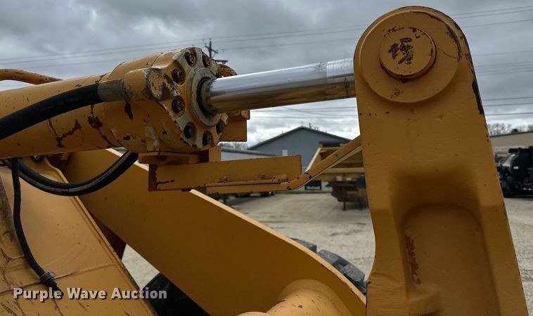 image for item DQ0765 1996 Case 621B wheel loader