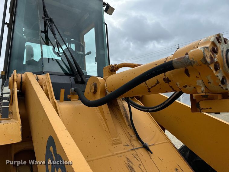 image for item DQ0765 1996 Case 621B wheel loader