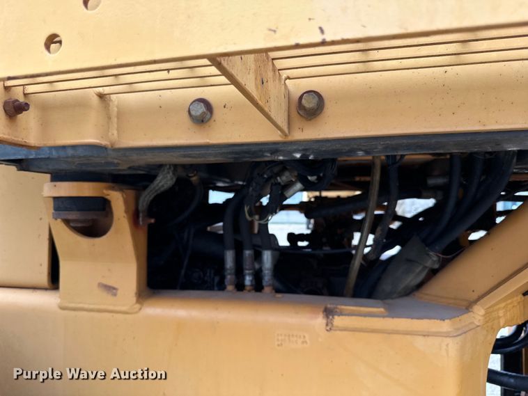 image for item DQ0765 1996 Case 621B wheel loader