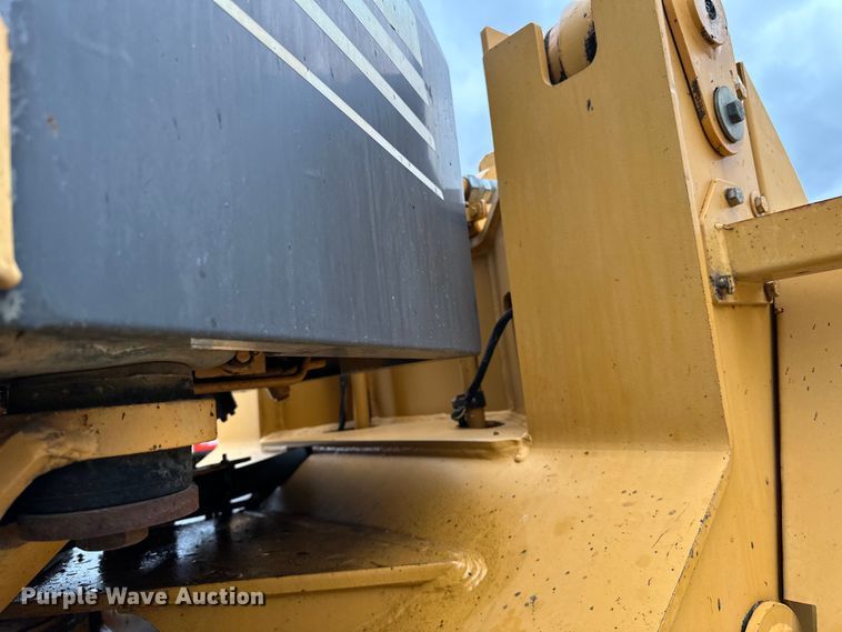 image for item DQ0765 1996 Case 621B wheel loader