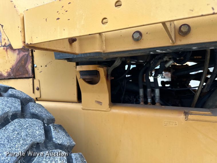 image for item DQ0765 1996 Case 621B wheel loader