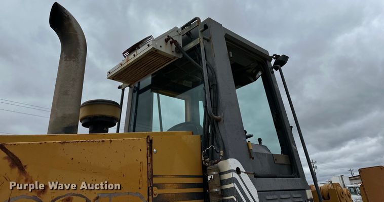 image for item DQ0765 1996 Case 621B wheel loader