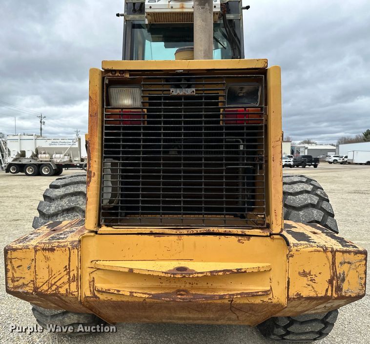 image for item DQ0765 1996 Case 621B wheel loader