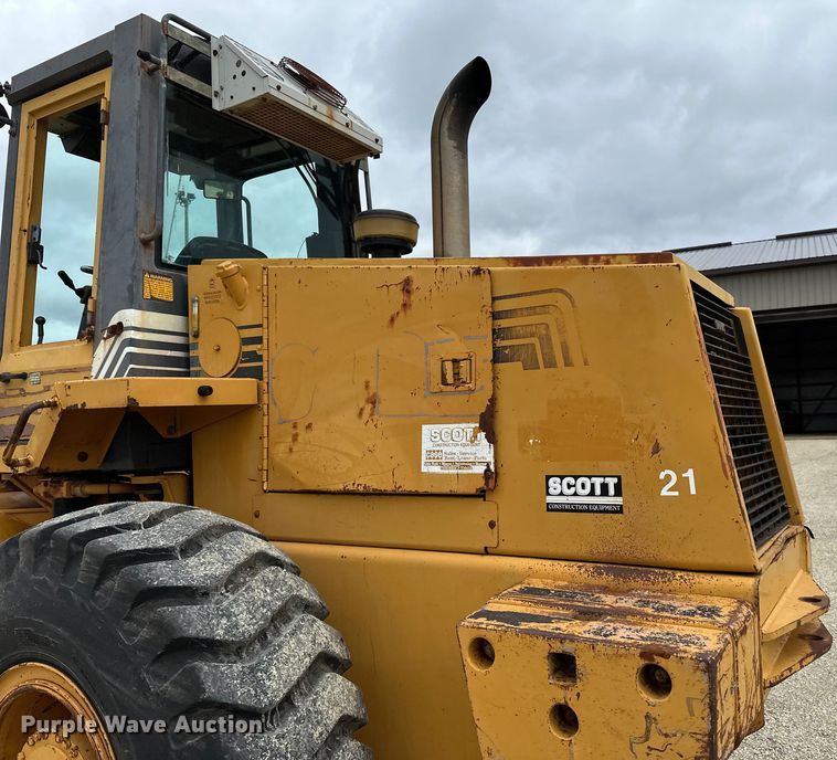 image for item DQ0765 1996 Case 621B wheel loader