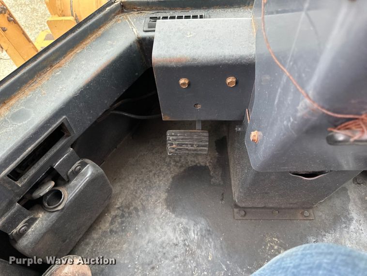 image for item DQ0765 1996 Case 621B wheel loader