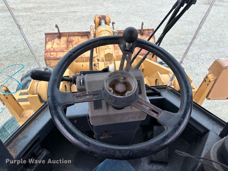 image for item DQ0765 1996 Case 621B wheel loader