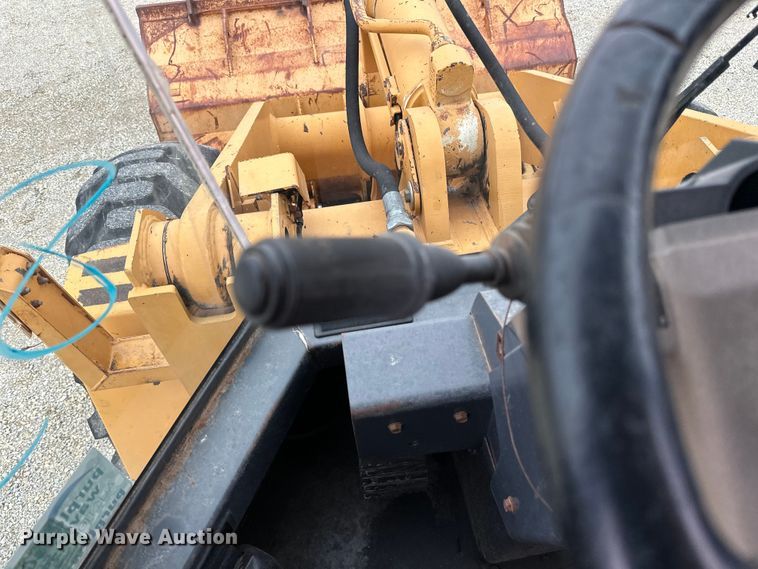 image for item DQ0765 1996 Case 621B wheel loader