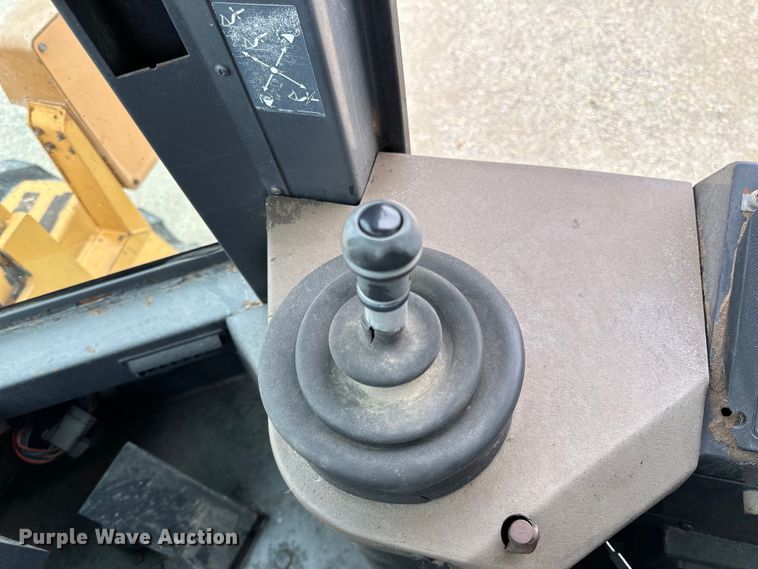 image for item DQ0765 1996 Case 621B wheel loader