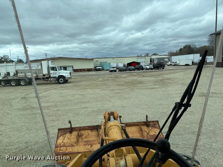 image for item DQ0765 1996 Case 621B wheel loader