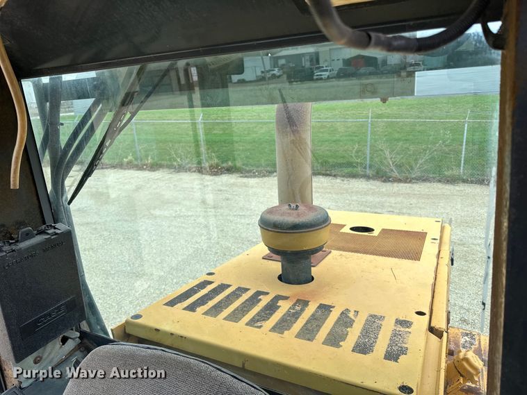 image for item DQ0765 1996 Case 621B wheel loader