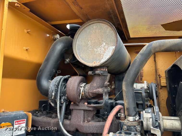 image for item DQ0765 1996 Case 621B wheel loader