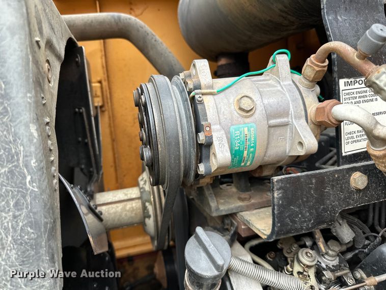 image for item DQ0765 1996 Case 621B wheel loader