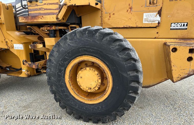 image for item DQ0765 1996 Case 621B wheel loader