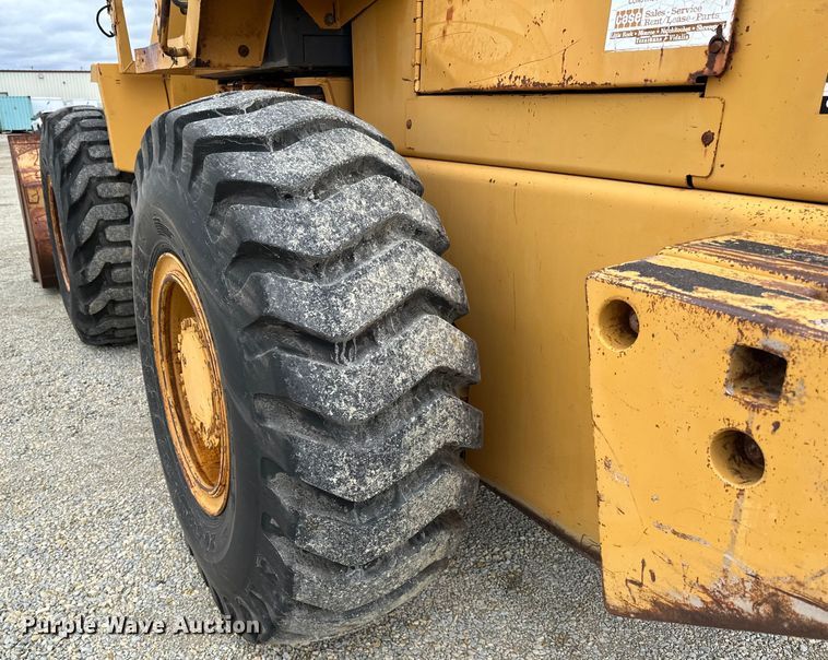 image for item DQ0765 1996 Case 621B wheel loader