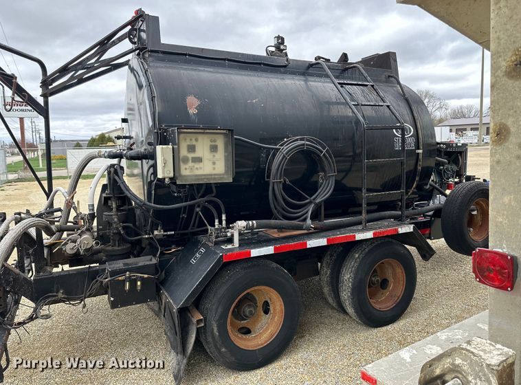 image for item DQ0771 2010 Stepp STRD100D oil distributor trailer