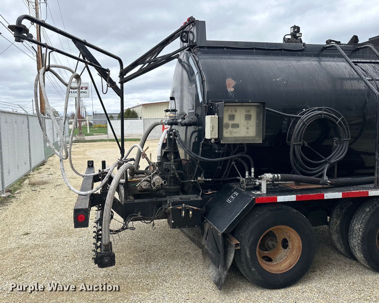 image for item DQ0771 2010 Stepp STRD100D oil distributor trailer