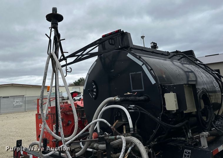 image for item DQ0771 2010 Stepp STRD100D oil distributor trailer