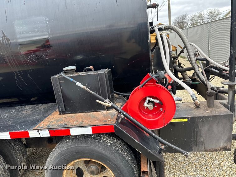 image for item DQ0771 2010 Stepp STRD100D oil distributor trailer