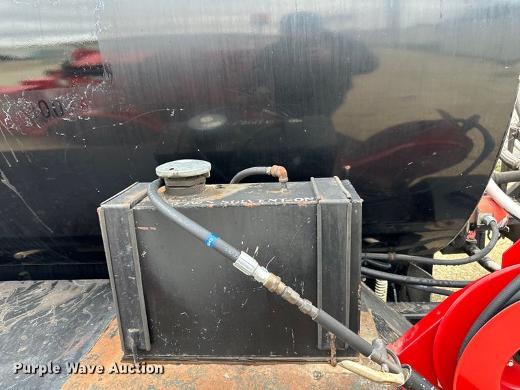 image for item DQ0771 2010 Stepp STRD100D oil distributor trailer