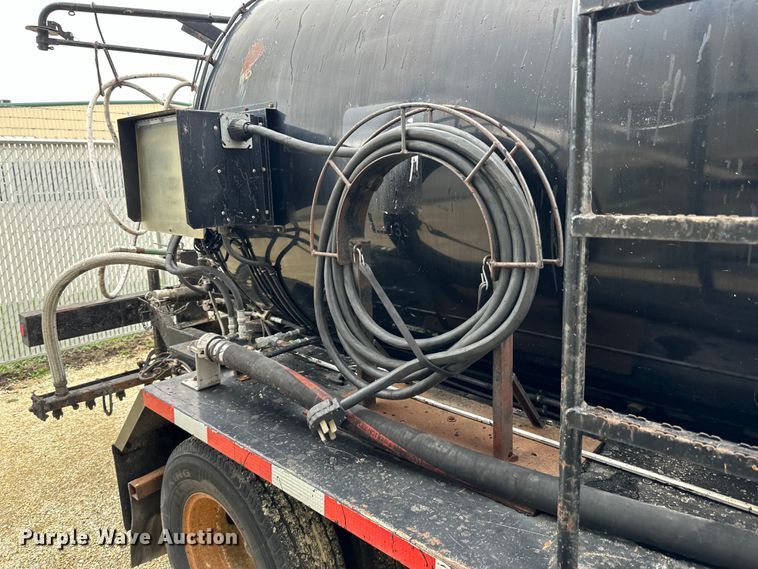 image for item DQ0771 2010 Stepp STRD100D oil distributor trailer