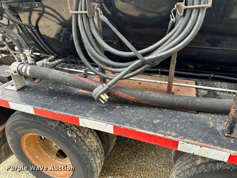 image for item DQ0771 2010 Stepp STRD100D oil distributor trailer