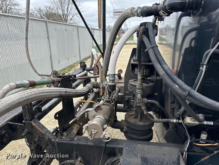 image for item DQ0771 2010 Stepp STRD100D oil distributor trailer