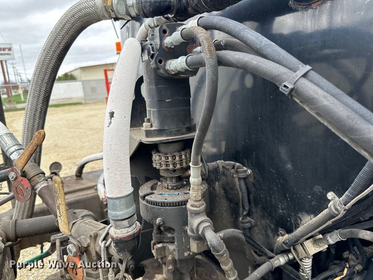 image for item DQ0771 2010 Stepp STRD100D oil distributor trailer