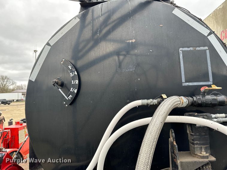 image for item DQ0771 2010 Stepp STRD100D oil distributor trailer