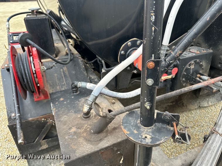 image for item DQ0771 2010 Stepp STRD100D oil distributor trailer