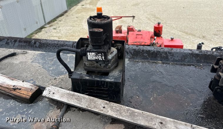 image for item DQ0771 2010 Stepp STRD100D oil distributor trailer