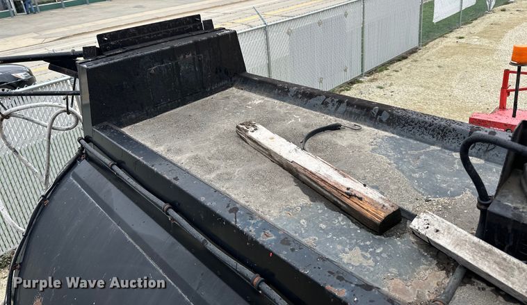 image for item DQ0771 2010 Stepp STRD100D oil distributor trailer