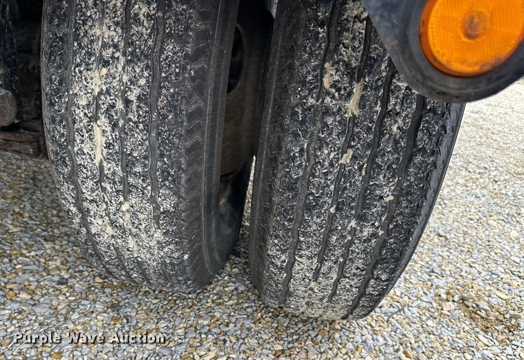 image for item DQ0771 2010 Stepp STRD100D oil distributor trailer