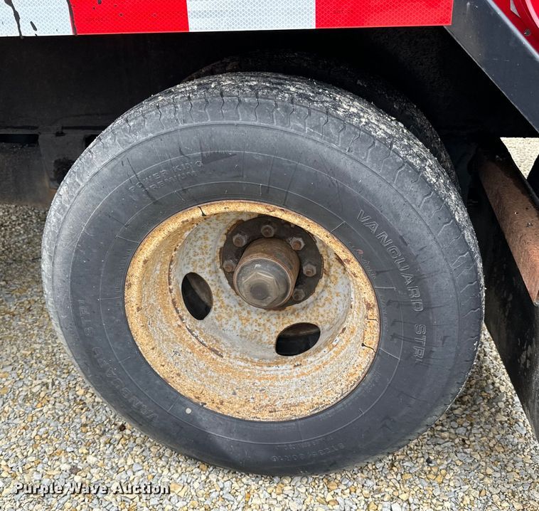 image for item DQ0771 2010 Stepp STRD100D oil distributor trailer