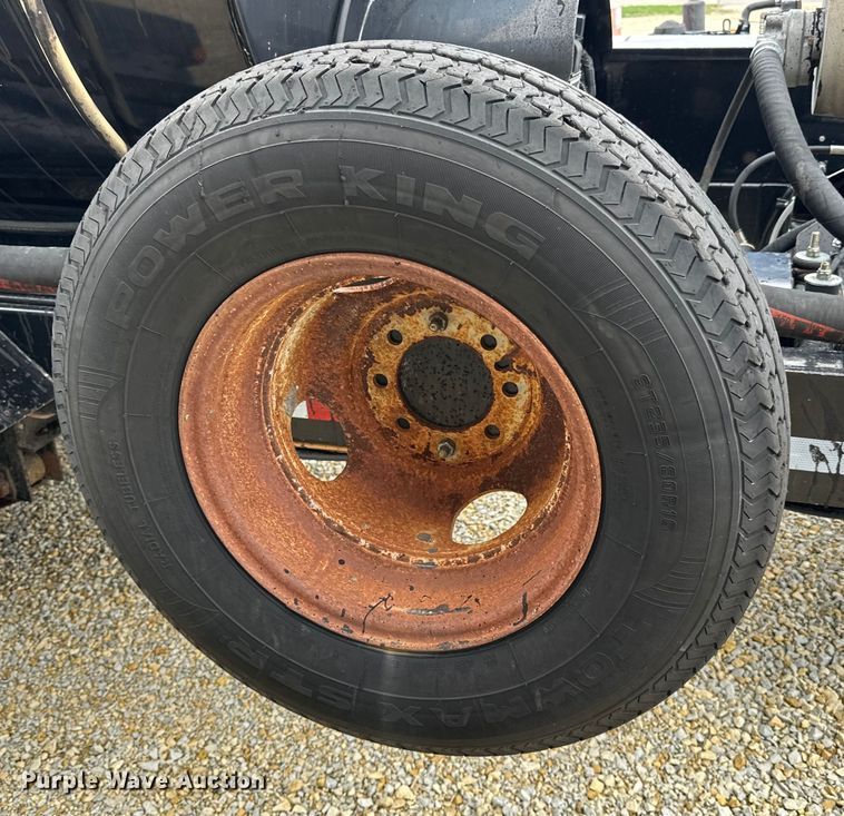 image for item DQ0771 2010 Stepp STRD100D oil distributor trailer