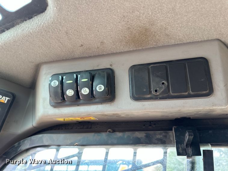 image for item DQ0775 2019 Caterpillar 279D tracked skid steer loader