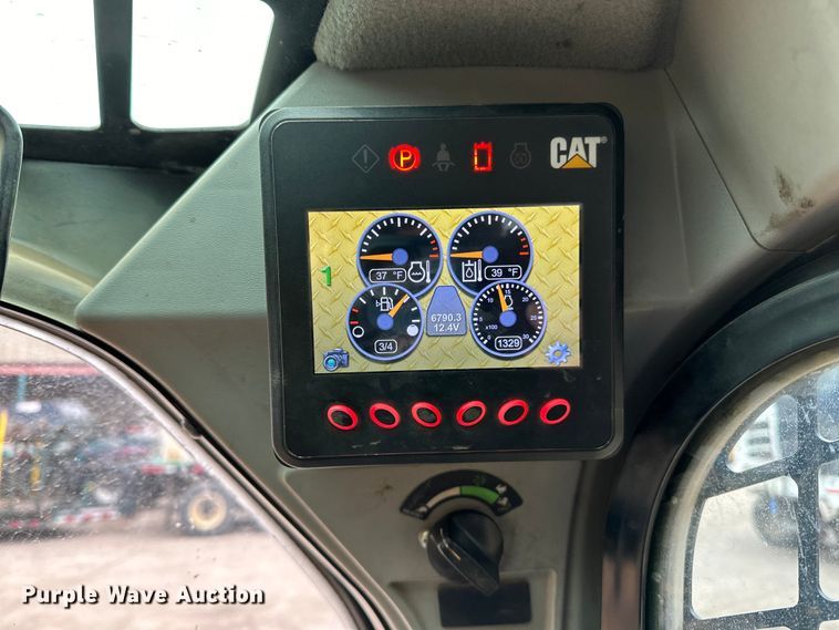 image for item DQ0780 2017 Caterpillar  279D tracked skid steer loader