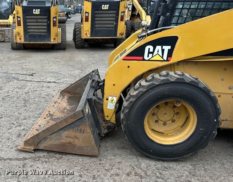 image for item DQ0782 Caterpillar 232 skid steer loader