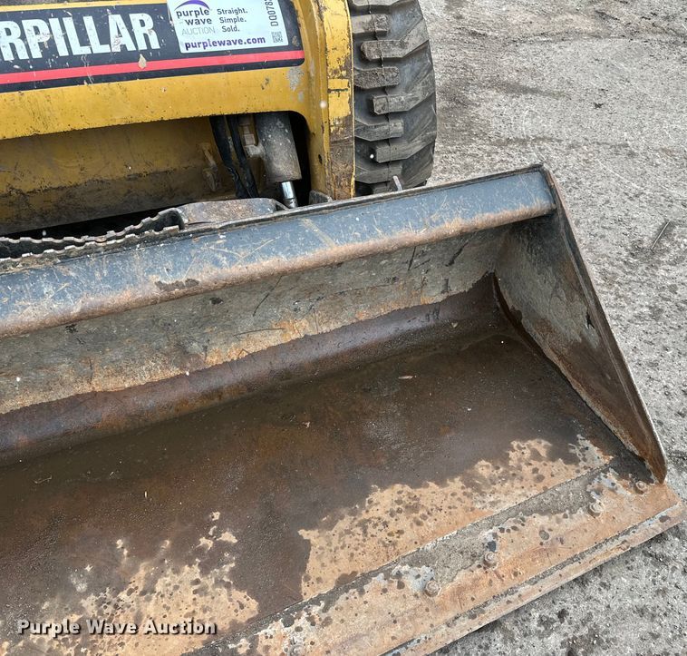 image for item DQ0782 Caterpillar 232 skid steer loader